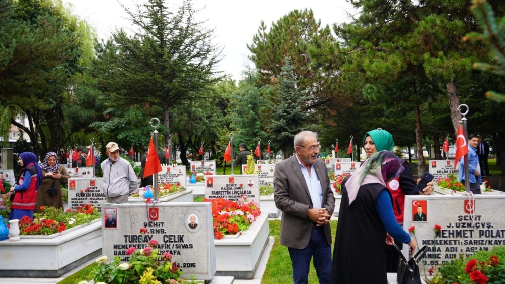 Vali Çiçek, “Her gün kahramanlarımızın mücadelelerine şahit olmaktayız”